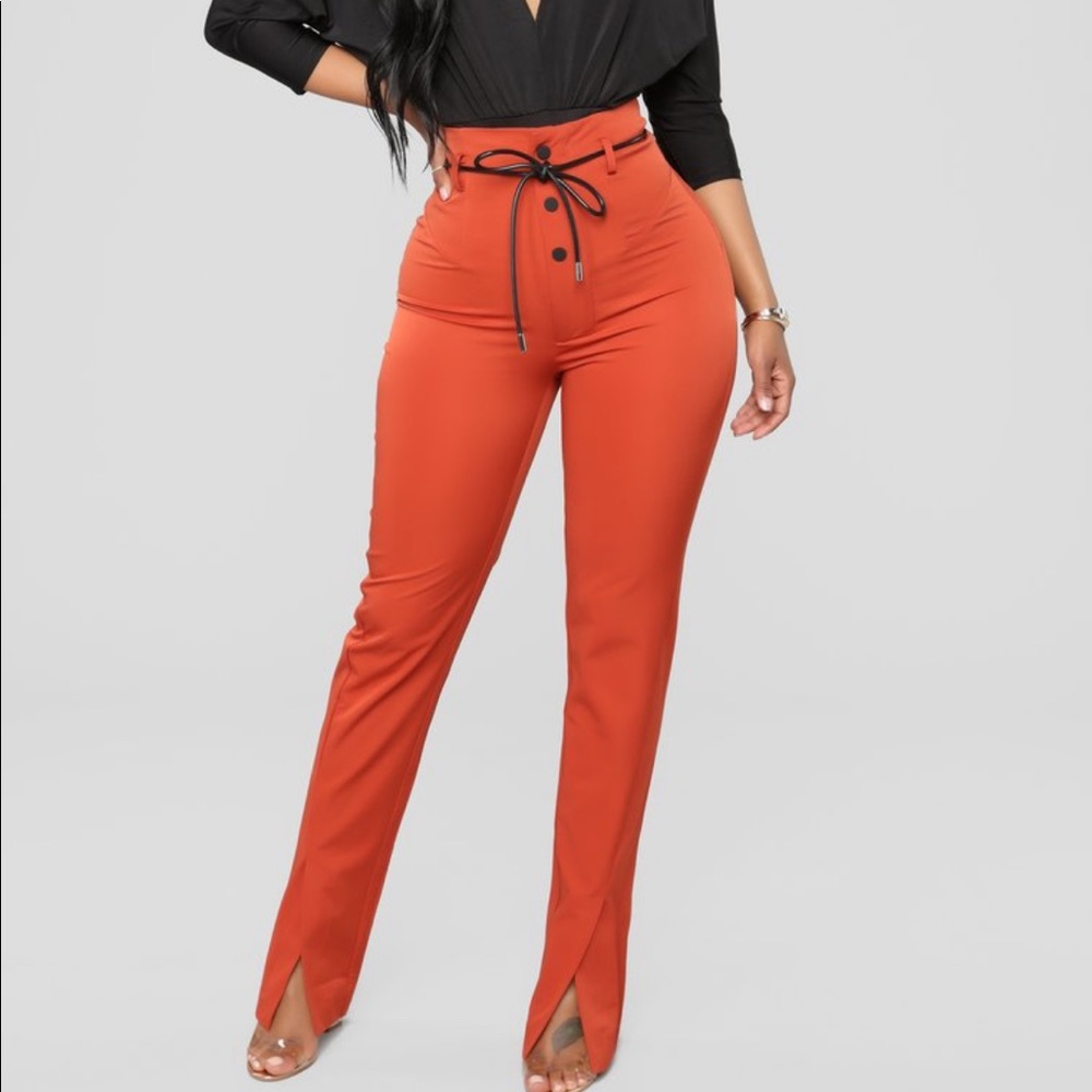 SUPER CUTE orange belted trousers 🤩